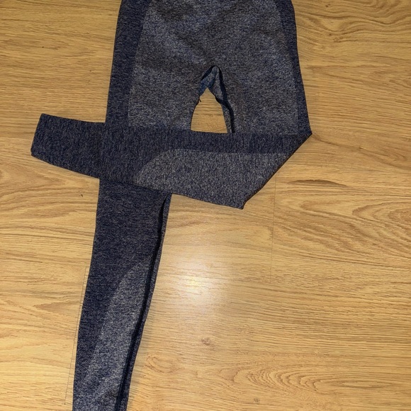 Gymshark women’s Blue Leggings - Picture 2 of 3